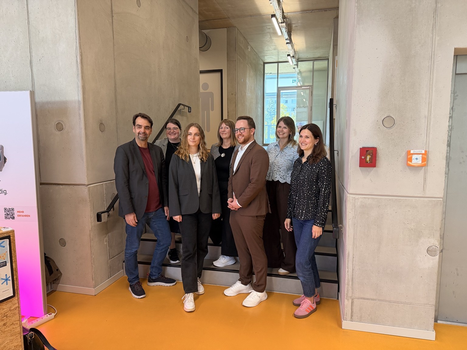 Das Team des bcsd beim gemeinsamen Foto im Foyer des Startblock B2.